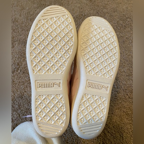 Puma sneakers, like new , size 6.5 - Picture 2 of 5